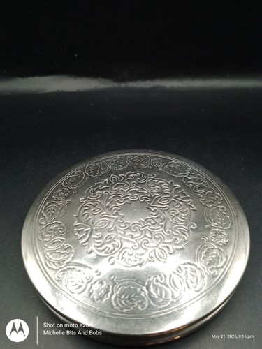 Silver tone round powder - silver,