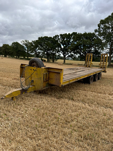 Low loader trailer