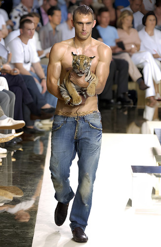 Dolce gabbana runway ss05 - dolce,