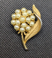 Sarah Coventry vintage brooch