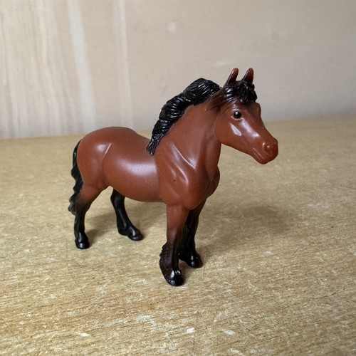 Breyer stablemates red bay - red,