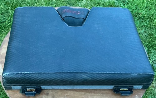 Used fishing seat - , box.daiwa