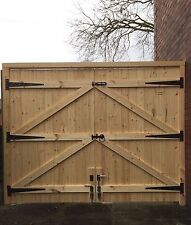 WOODEN DRIVEWAY GATES 6FT HIGH STRAIGHT TOP T&G FREE HINGES & TOP BOLT
