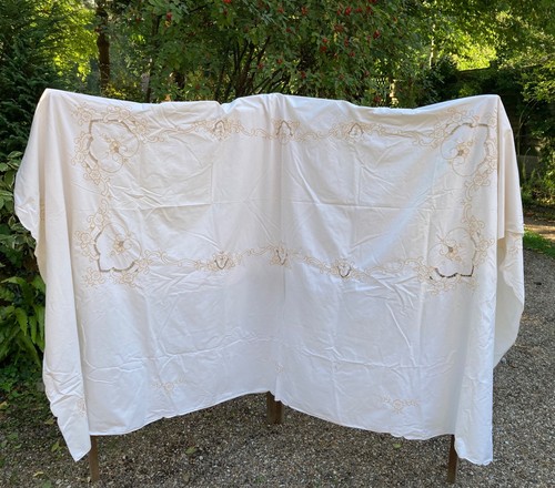 Vtg embroidered tablecloth - vtg,
