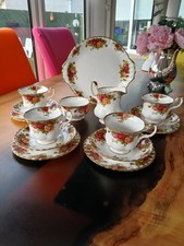 15 Pc Royal Albert Old Country Roses Tea Set (4 place setting)