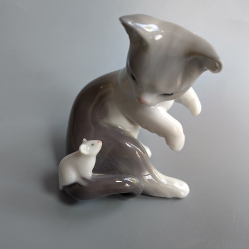 Lladro porcelain cat kitten - , &