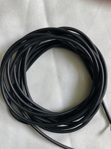 Black aqua flow liquid - black,