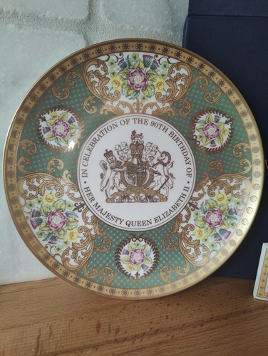 Royal worcester queen - worcester,