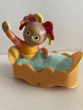 In The Night Garden Upsy Daisy Bed Push Along Toy Figure On Wheels Rare
