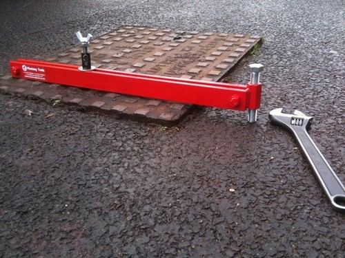 Mustang manhole seal breaker - mustang,