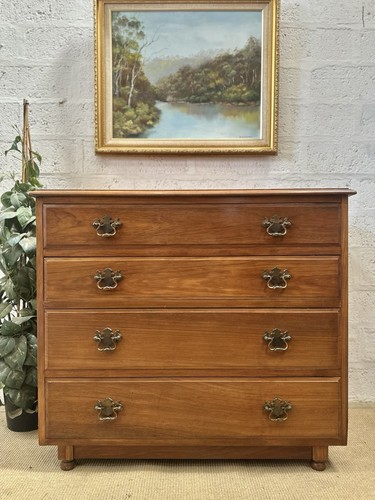 Beautiful vintage chest - vintage,