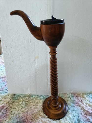 Smoker ashtray pipe shaped - smoker,
