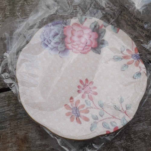 Wedgwood bone cuckoo - wedgwood, peach