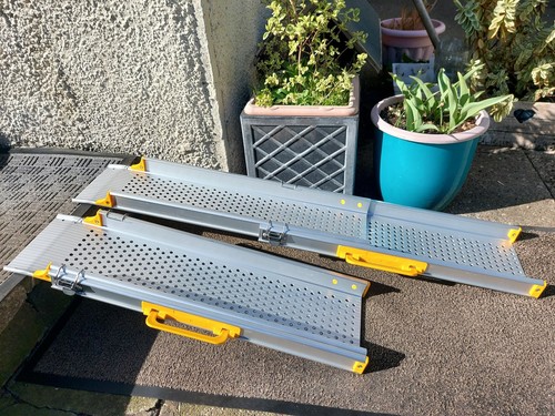Pair ramps portable - of,