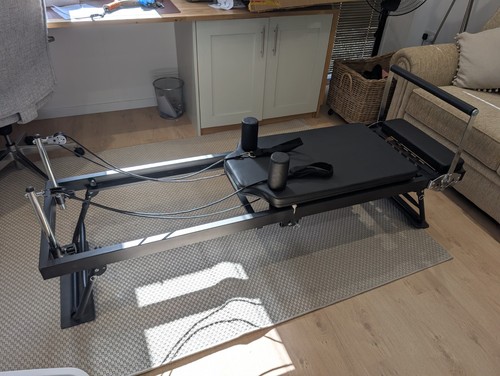 Foldable home pilates - at,