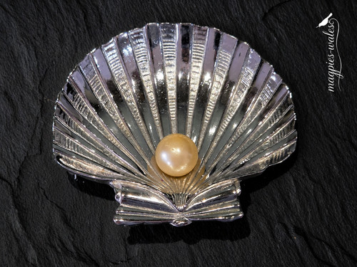 Vintage crown trifari scallop - crown,