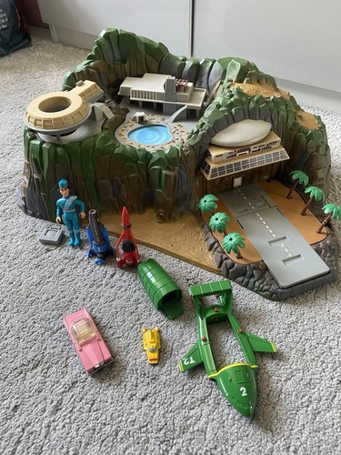 Tracy island thunderbirds - tracy,