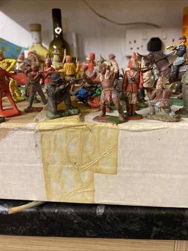Box assorted soldiers - of,