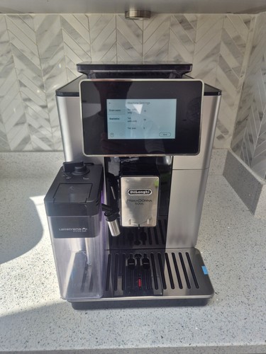 Almost brand new longhi - almost, de'longhi