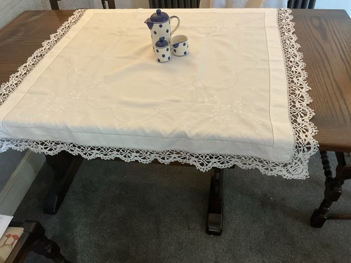 White embroidered floral lace - white,