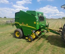 John Deere 568 round