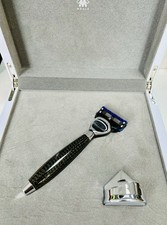 Muhle Edition Carbon Fusion Razor & Stand With Presentation Box. Very Rare.