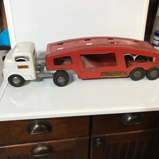 Structo 1950's auto hauler 22 inch red white pressed steel