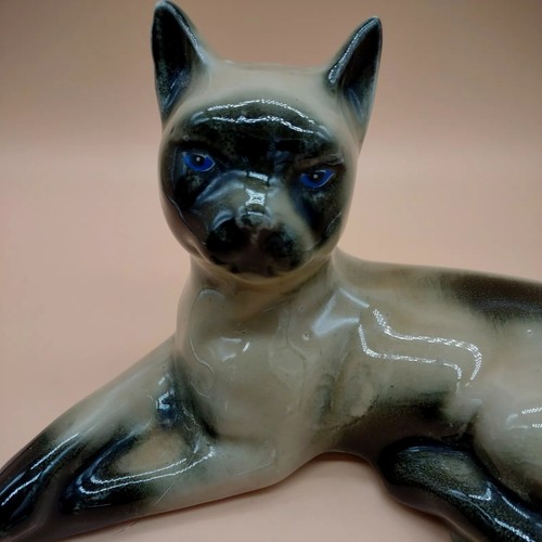 Vintage cat figurine - cat,