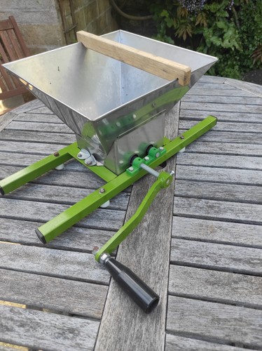 Manual fruit crusher scratter - manual,