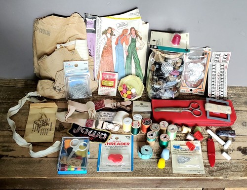 Vtg sewing lot buttons - vtg,