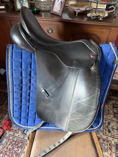 Albion dressage saddle - 17”,