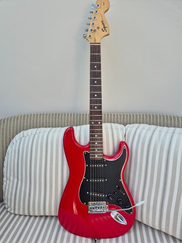 Red fender squier stratocaster - red,
