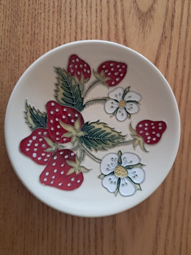 Moorcroft strawberries ceramic - moorcroft,