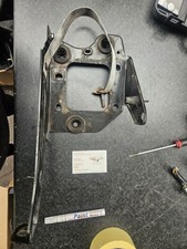 FORD FOCUS MK1 BATTERY HOLDER