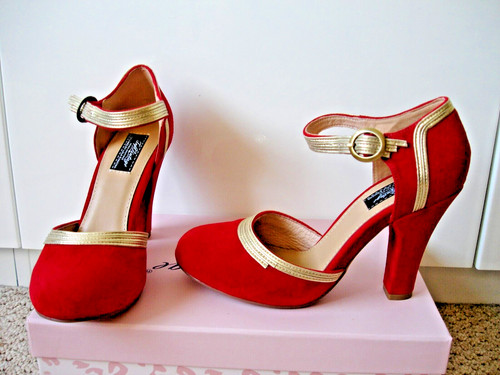Vintage style 20s - 30s, red
