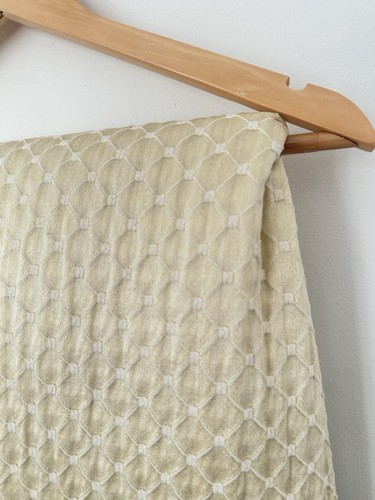 Textured warm yellow gold - warm,
