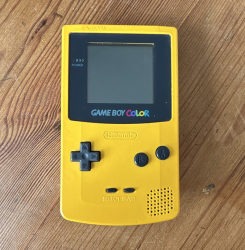 Nintendo game boy color - nintendo, yellow