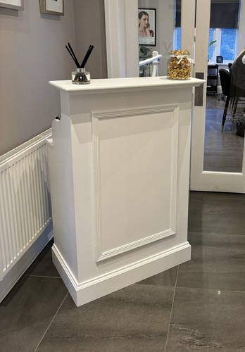 Reception desk cash - reception,