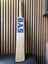 MB Malik cricket bat