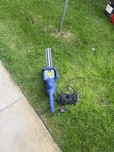 Hedge trimmer - hedge,