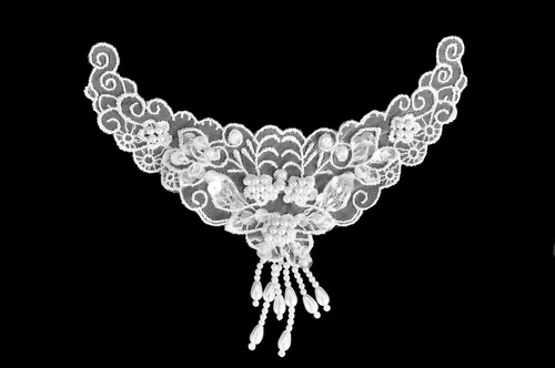Lily white ivory black - lily, 6.5"x6"
