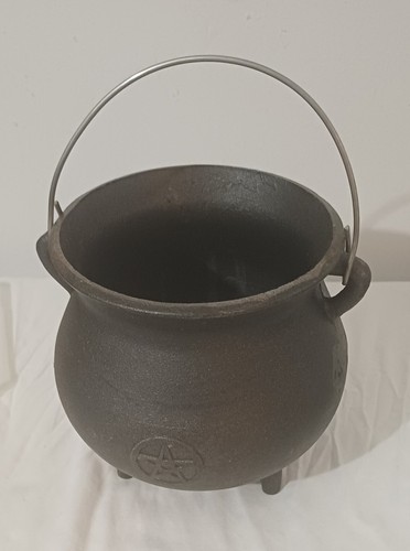 Mediumcast iron witches - iron,