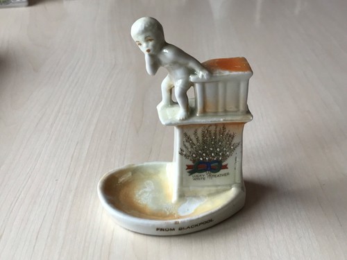 Crested china boy - on, diving