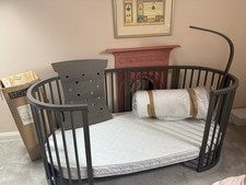 Stokke Sleepi V2 Bed+Extension Kit+2 Mattresses +Drape Rod.Excellent Condition!