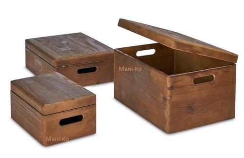 Wooden box with - lid, handles