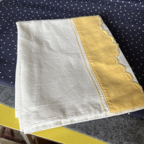 Vintage yellow scalloped - yellow,