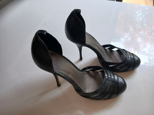Pied terre women - pied, a