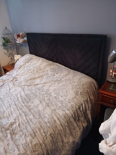 Kingsize bed with remote - with,