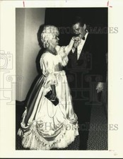 1986 Press Photo Elna Davis as Marie Antoinette, John Coffman, Univ. of Houston