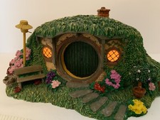 2001 Dept 56 Lord of the Rings Bag End Light Up Hobbit House Only Small Repair
